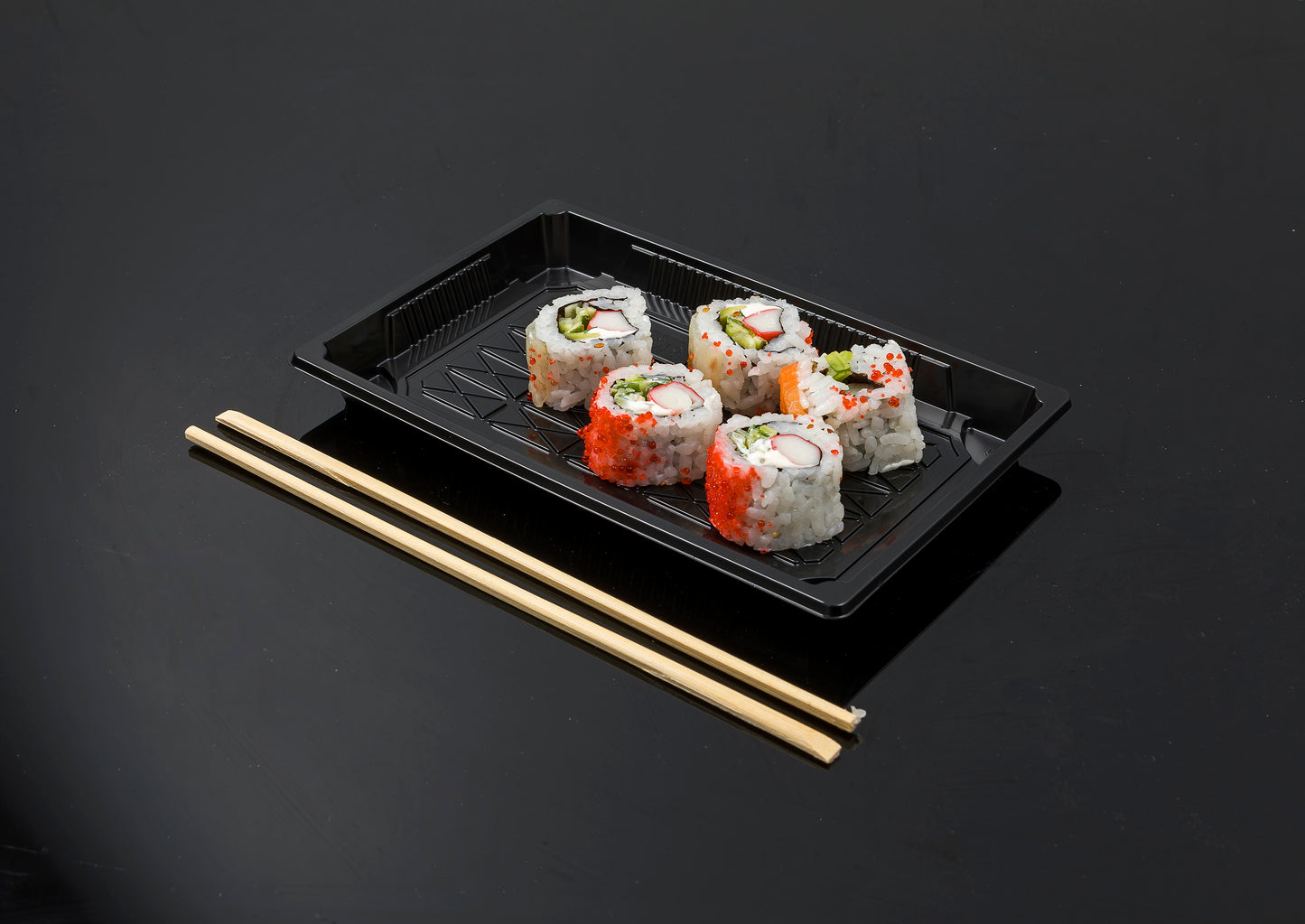 Medium Sushi Container with Black Base and Clear PET Lid - Paketoje