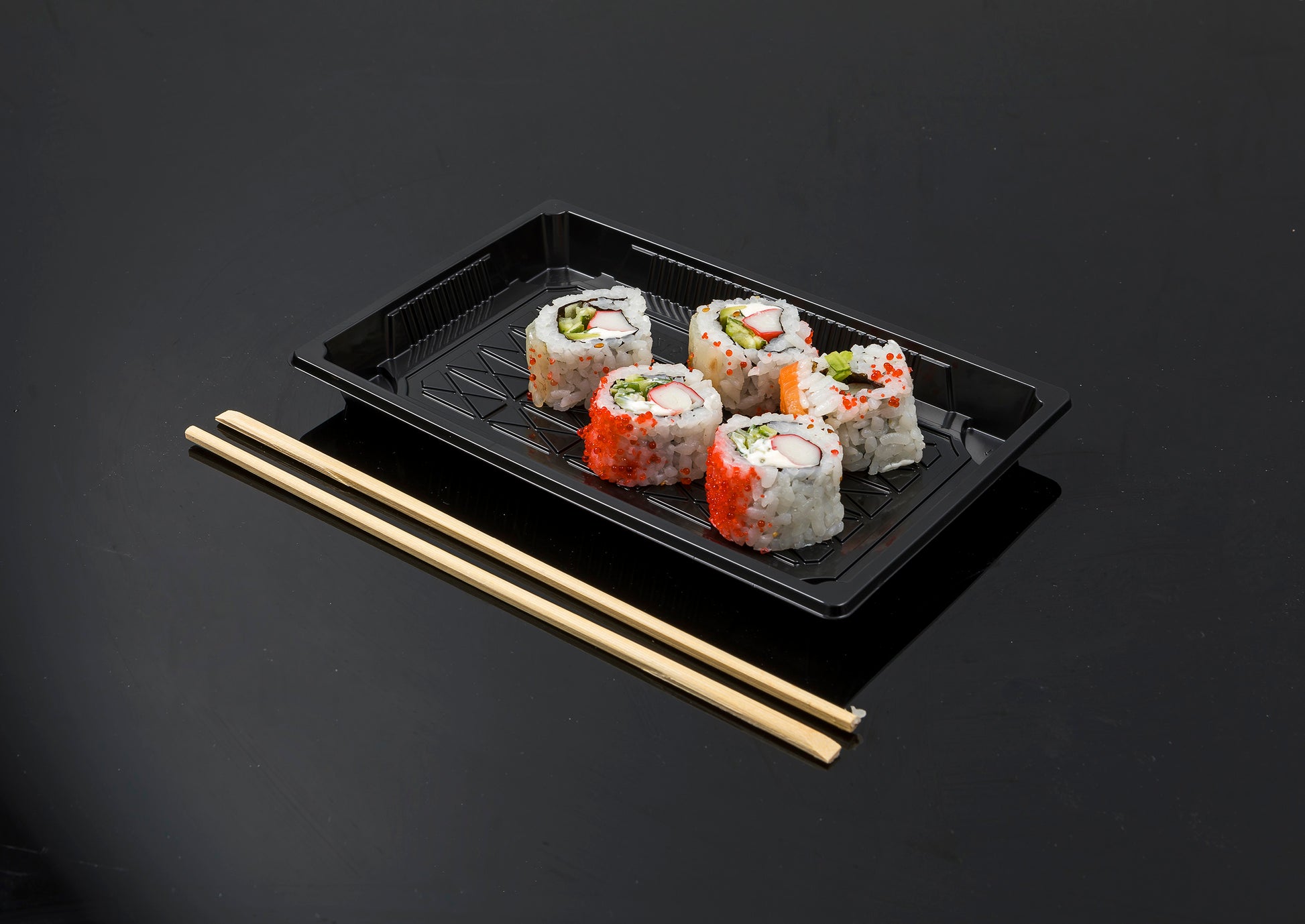 Medium Sushi Container with Black Base and Clear PET Lid - Paketoje