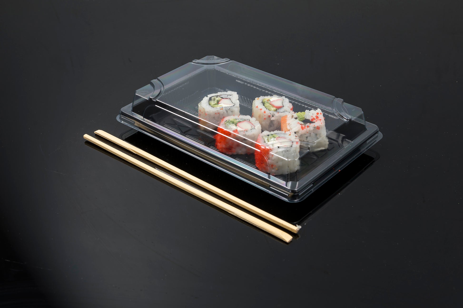 Medium Sushi Container with Black Base and Clear PET Lid - Paketoje